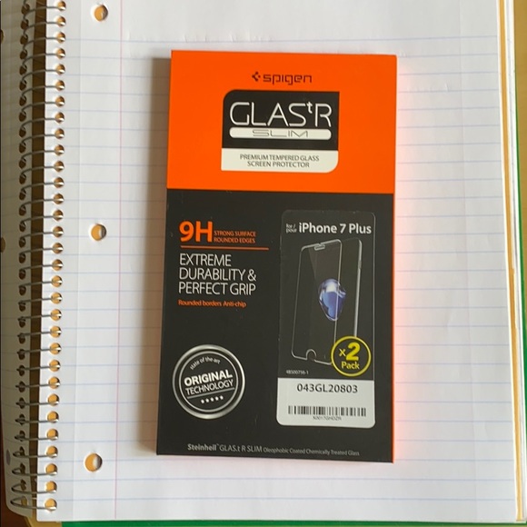 Spigen glass screen protector iPhone 7 Plus - Picture 1 of 2